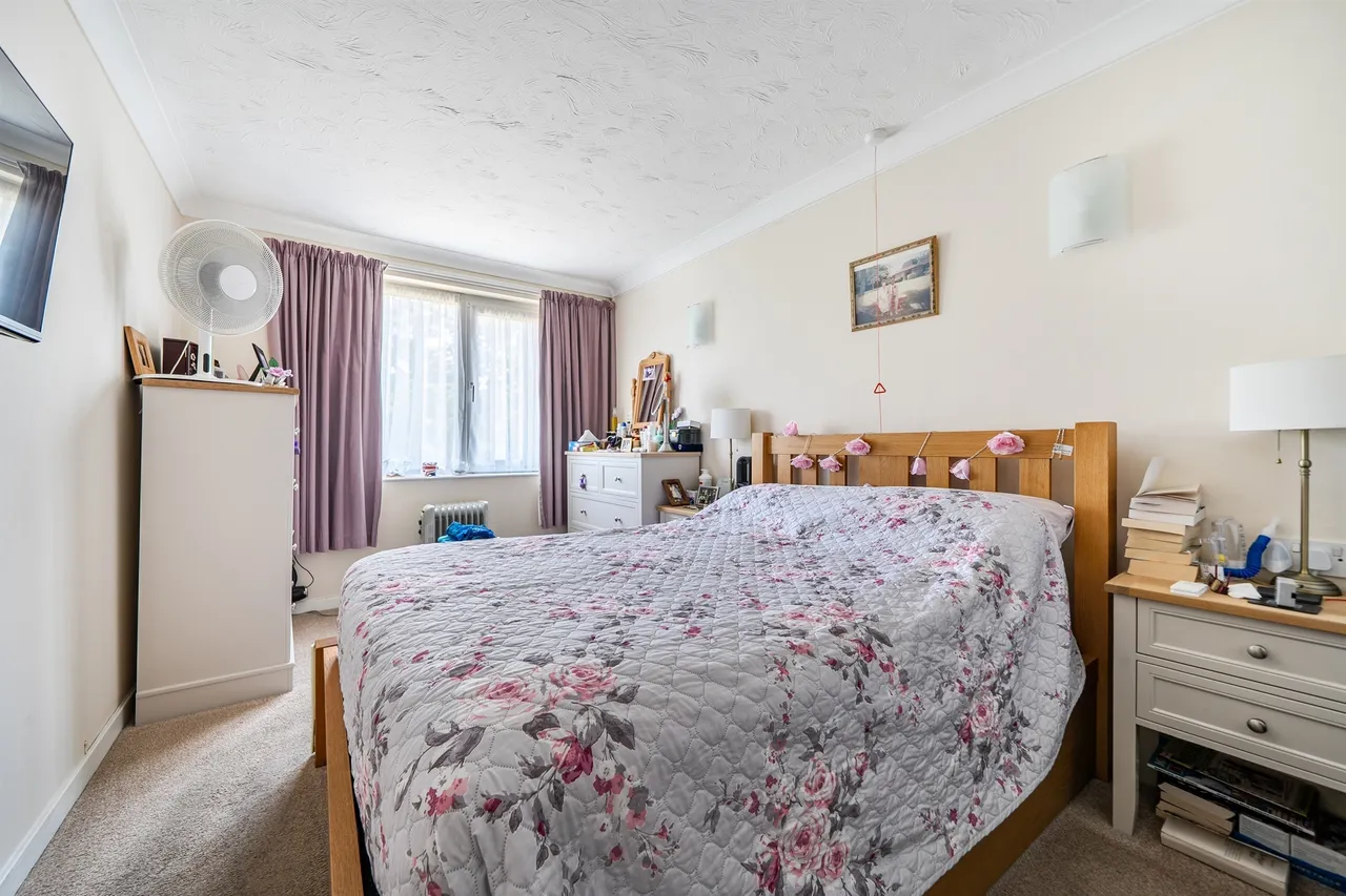 Village Road, Enfield, EN1, photo 5