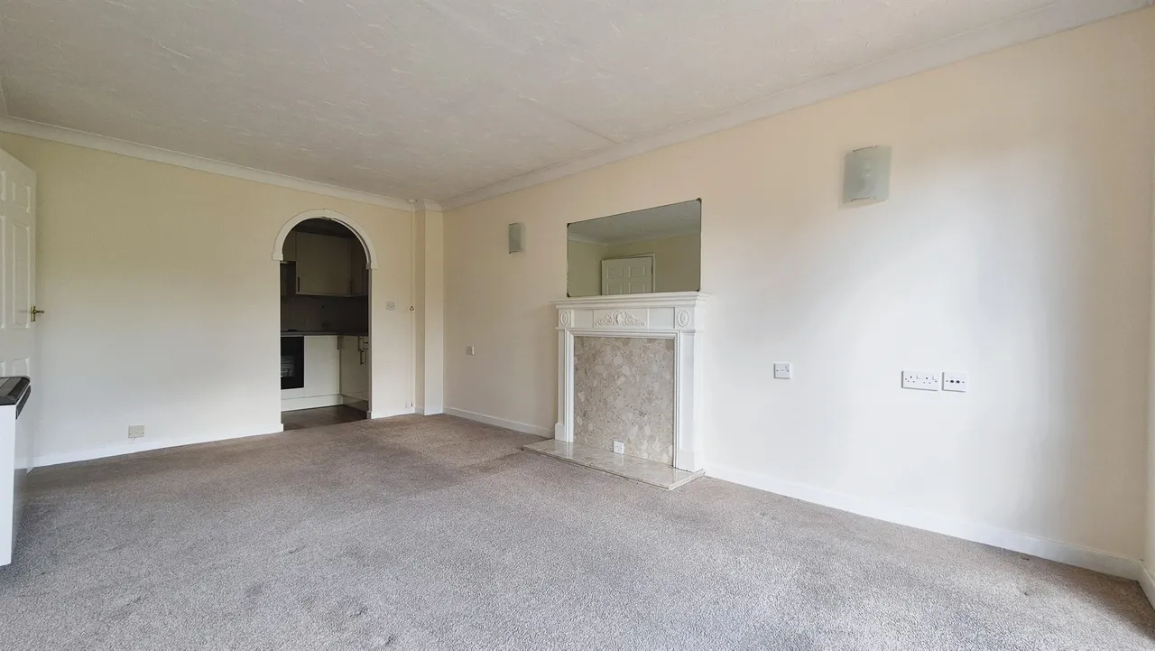 Village Road, Enfield, EN1, photo 3