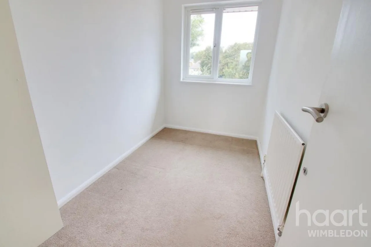 Crowthorne Close, SW18, photo 9