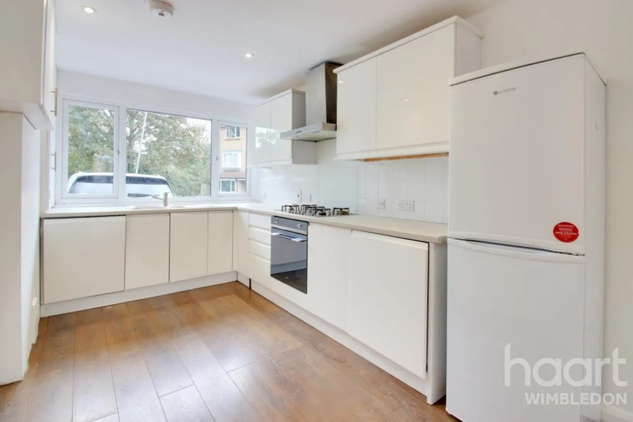 Crowthorne Close, SW18, photo 2