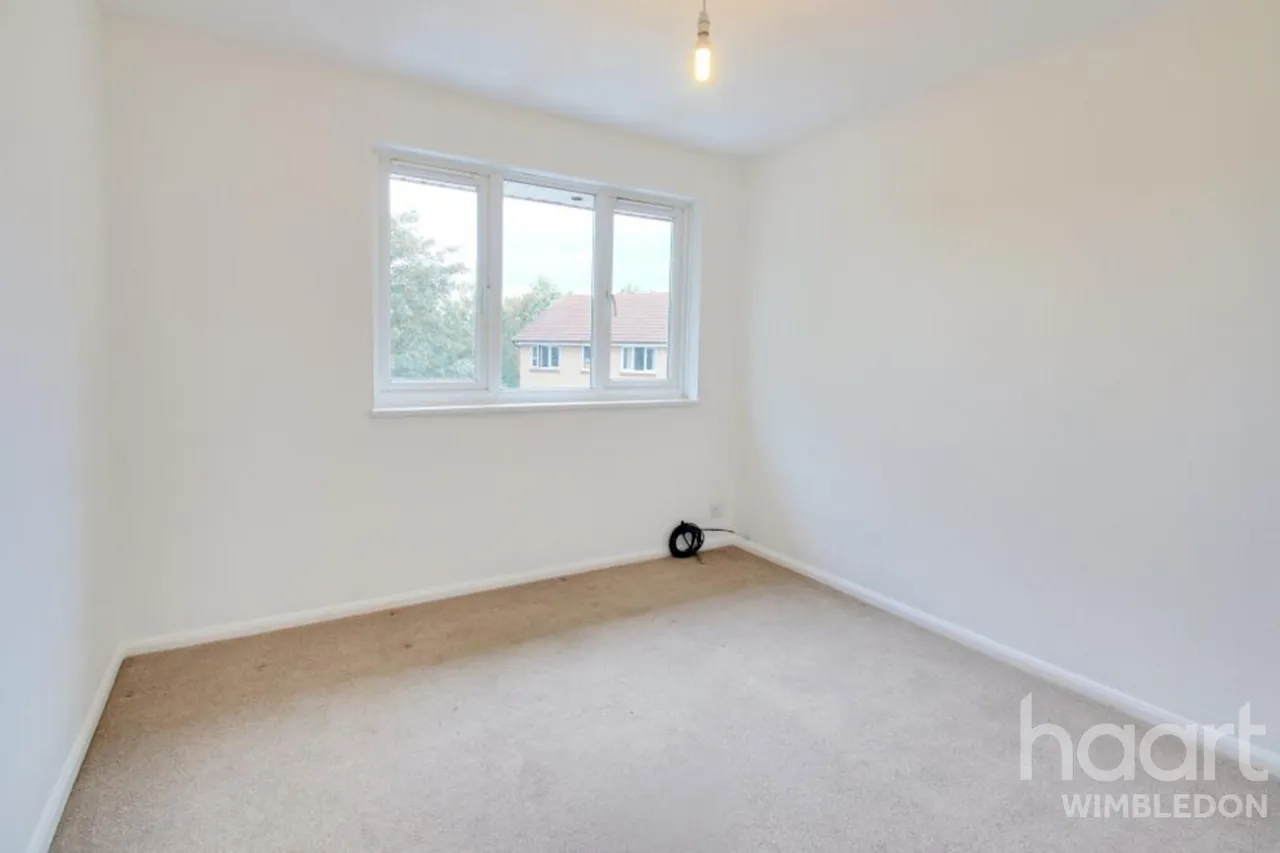 Crowthorne Close, SW18, photo 8