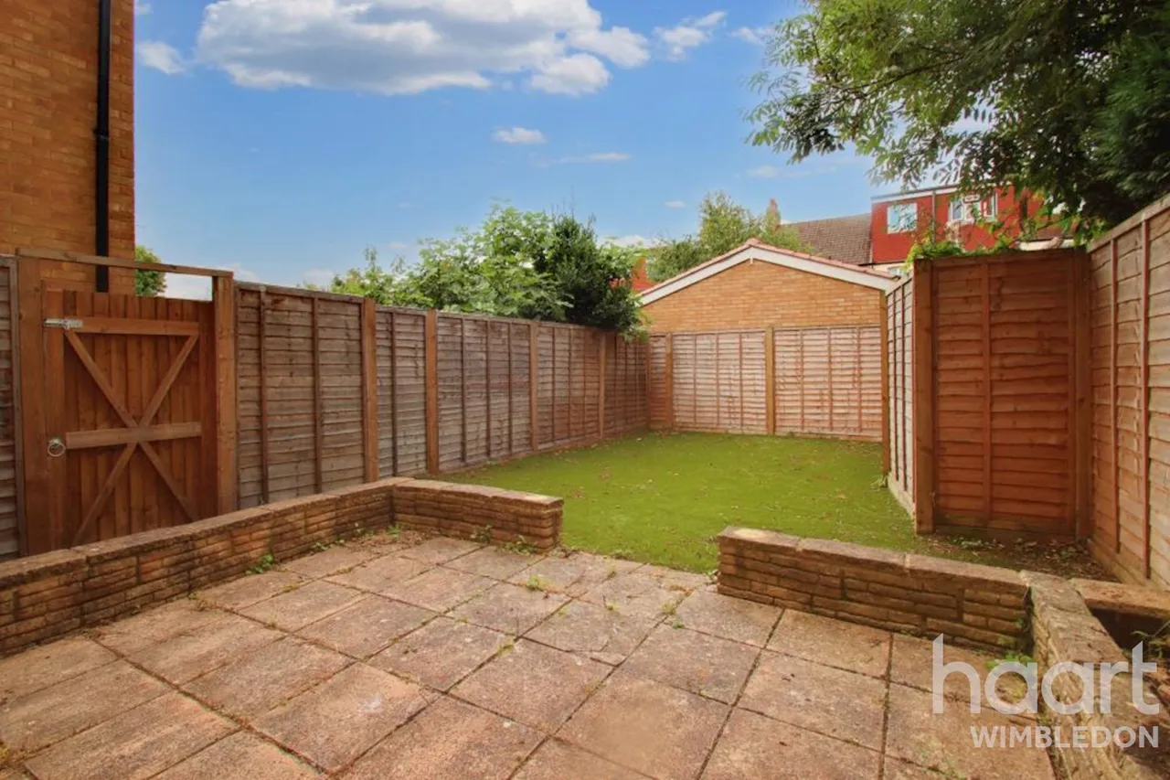 Crowthorne Close, SW18, photo 4