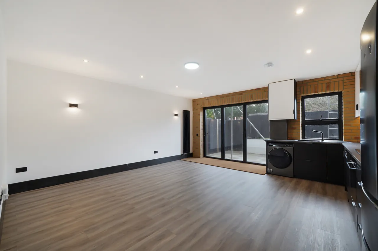 38 Fir Tree Road, SM71NG, photo 3