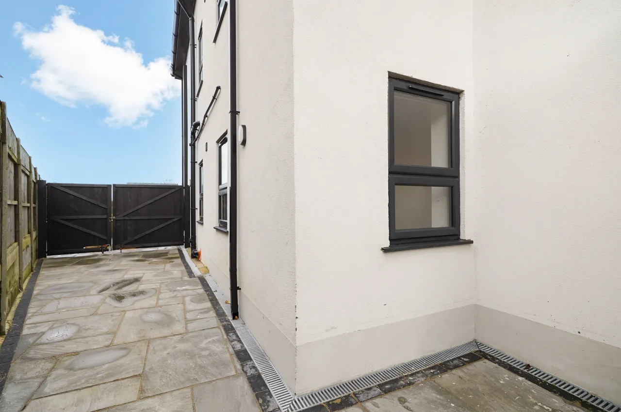 38 Fir Tree Road, SM71NG, photo 19