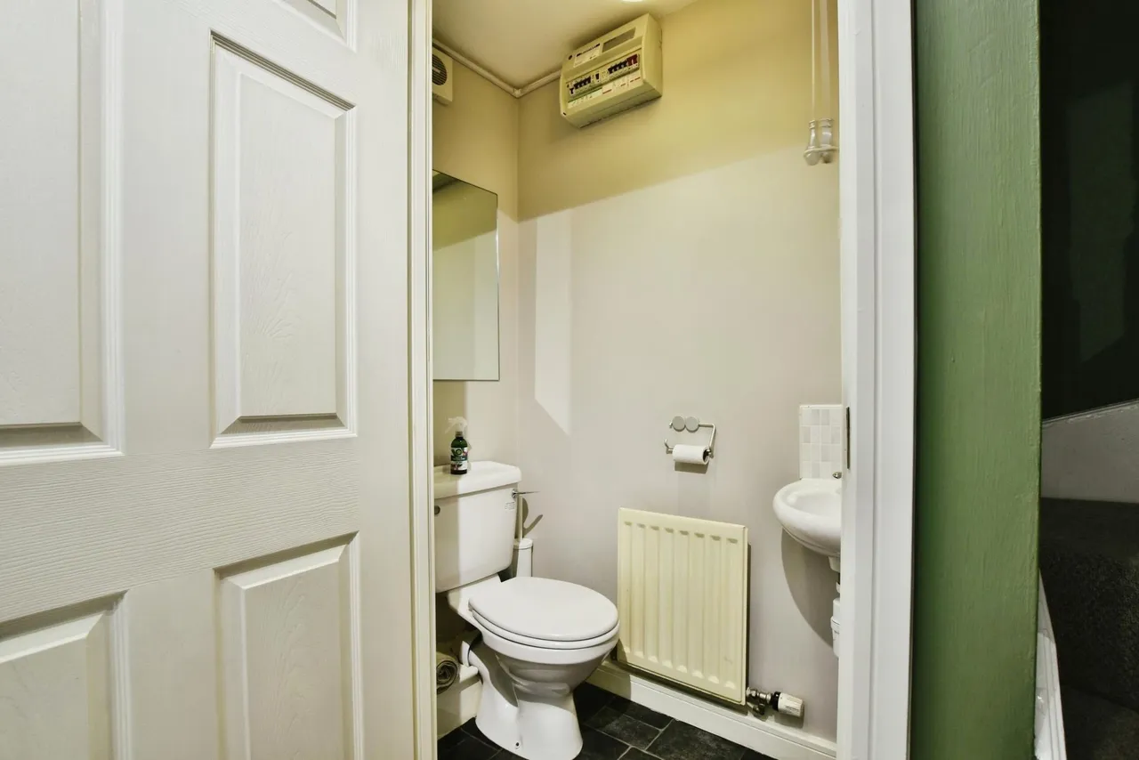 Maryport Drive, Altrincham, WA15, photo 13