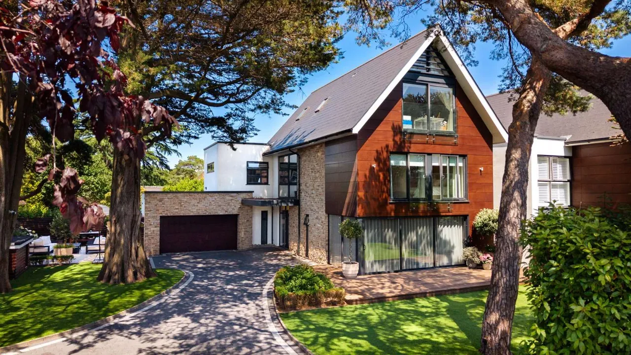 4 bed house for sale — Moorfields Road, Canford Cliffs, Poole, BH13 7HA