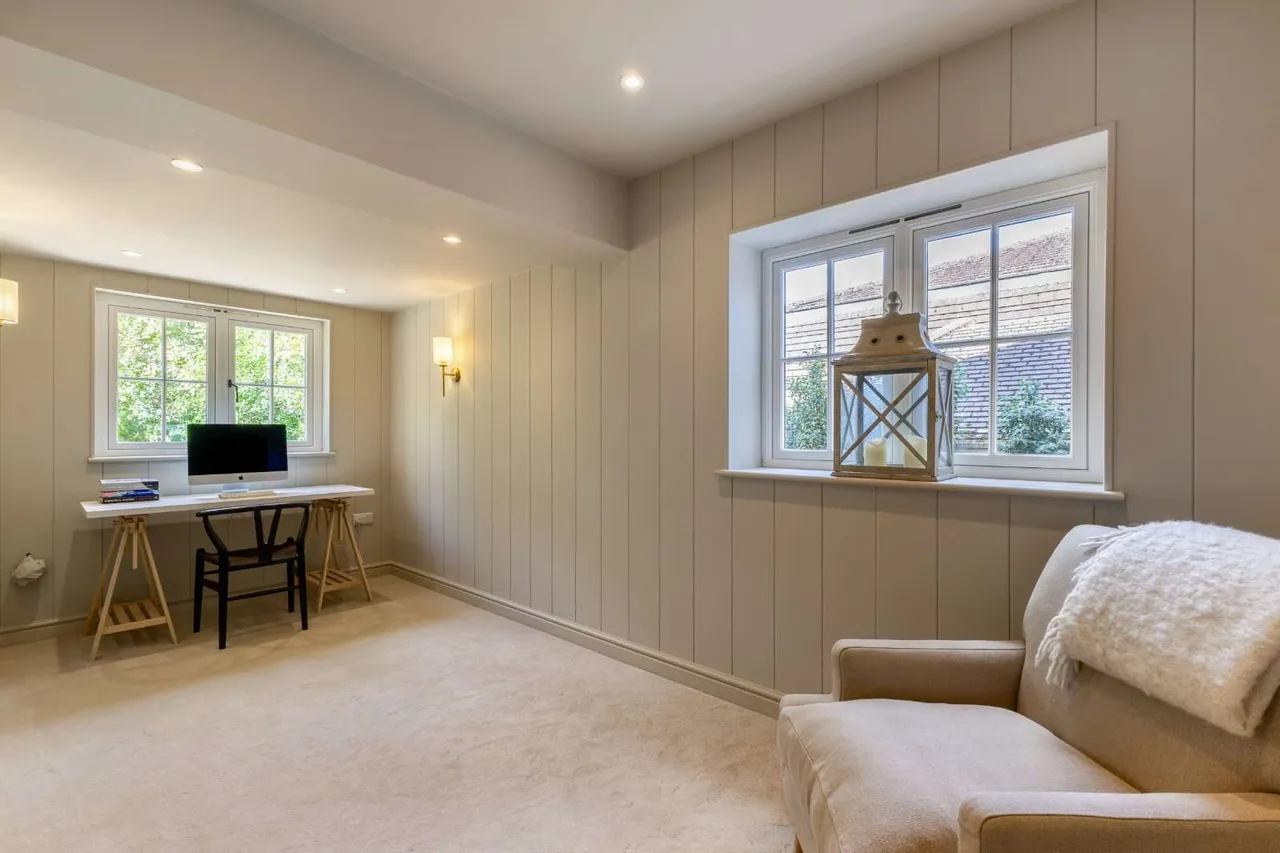 Stream Farm Close, Lower Bourne, GU10, photo 5