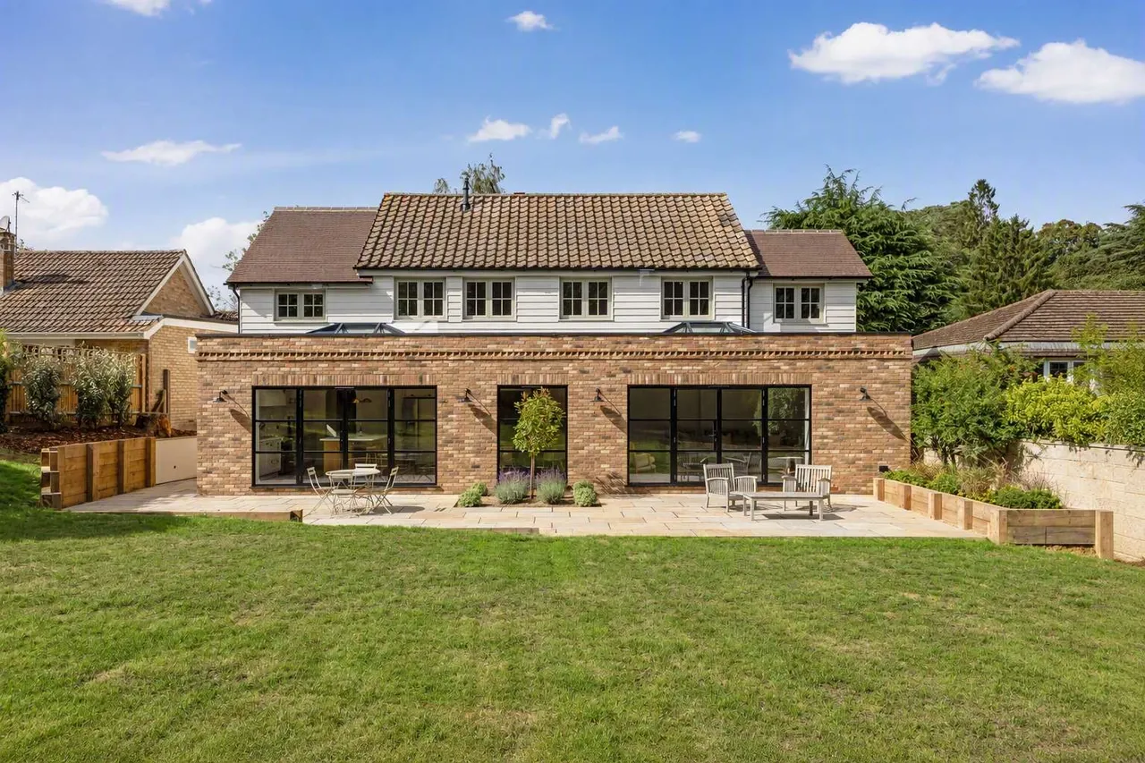 Stream Farm Close, Lower Bourne, GU10, photo 15