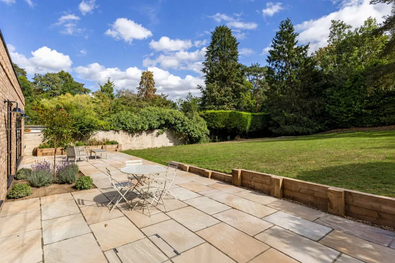 Stream Farm Close, Lower Bourne, GU10, photo 16