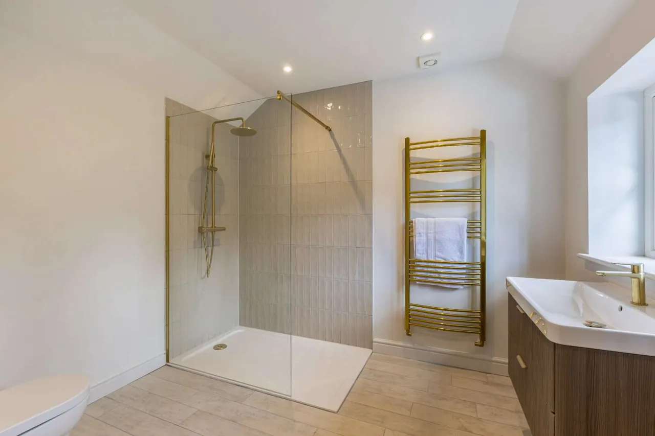 Stream Farm Close, Lower Bourne, GU10, photo 10