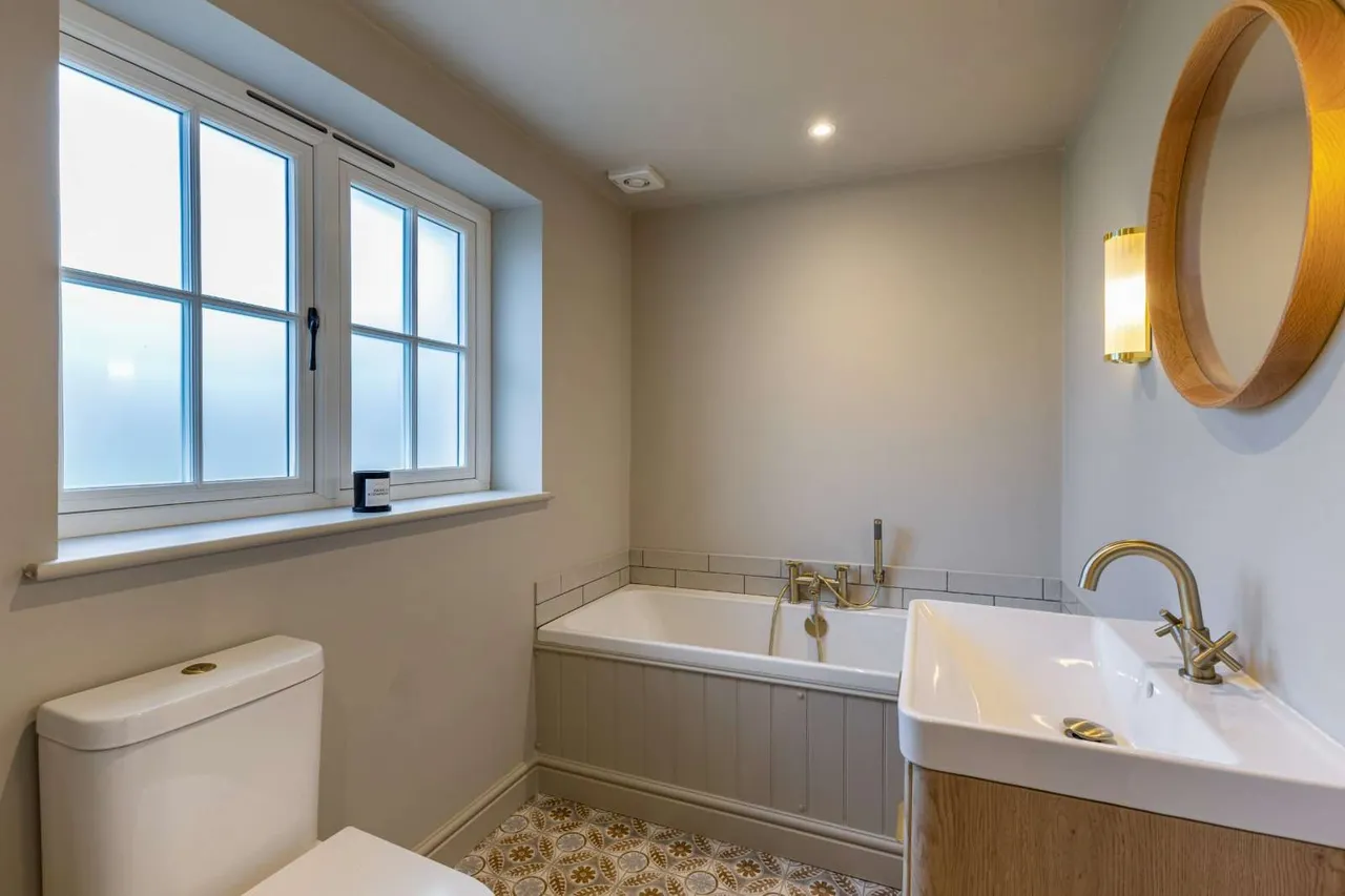 Stream Farm Close, Lower Bourne, GU10, photo 14