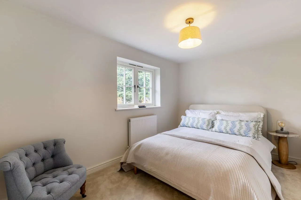 Stream Farm Close, Lower Bourne, GU10, photo 12