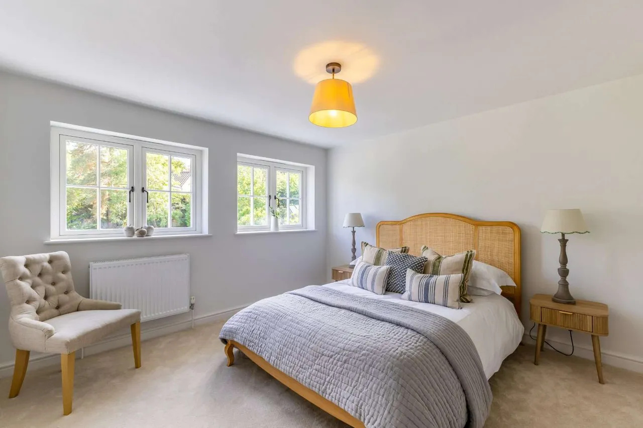Stream Farm Close, Lower Bourne, GU10, photo 11