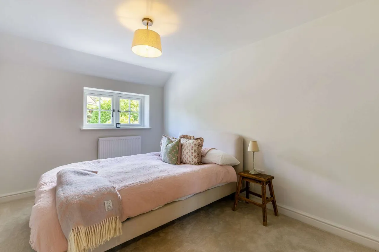 Stream Farm Close, Lower Bourne, GU10, photo 13