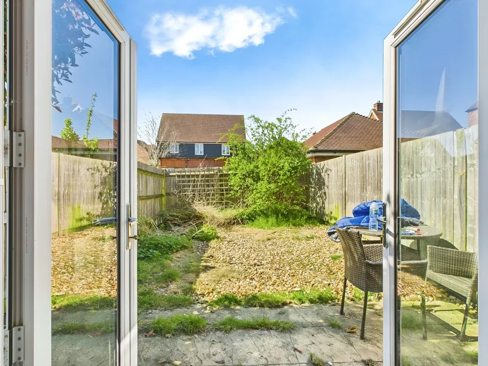 Staples Close, Broadbridge Heath, photo 11