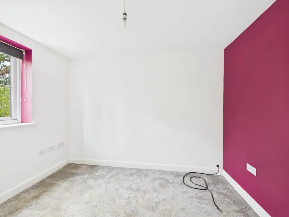 Staples Close, Broadbridge Heath, photo 13
