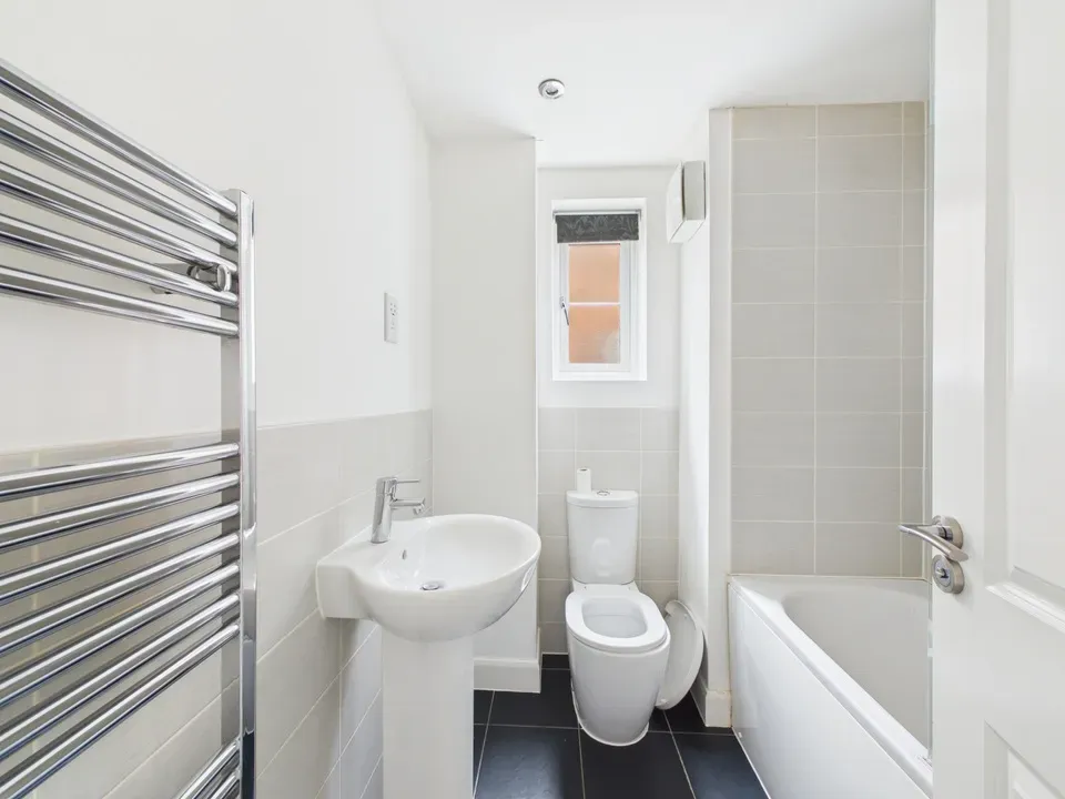 Staples Close, Broadbridge Heath, photo 12