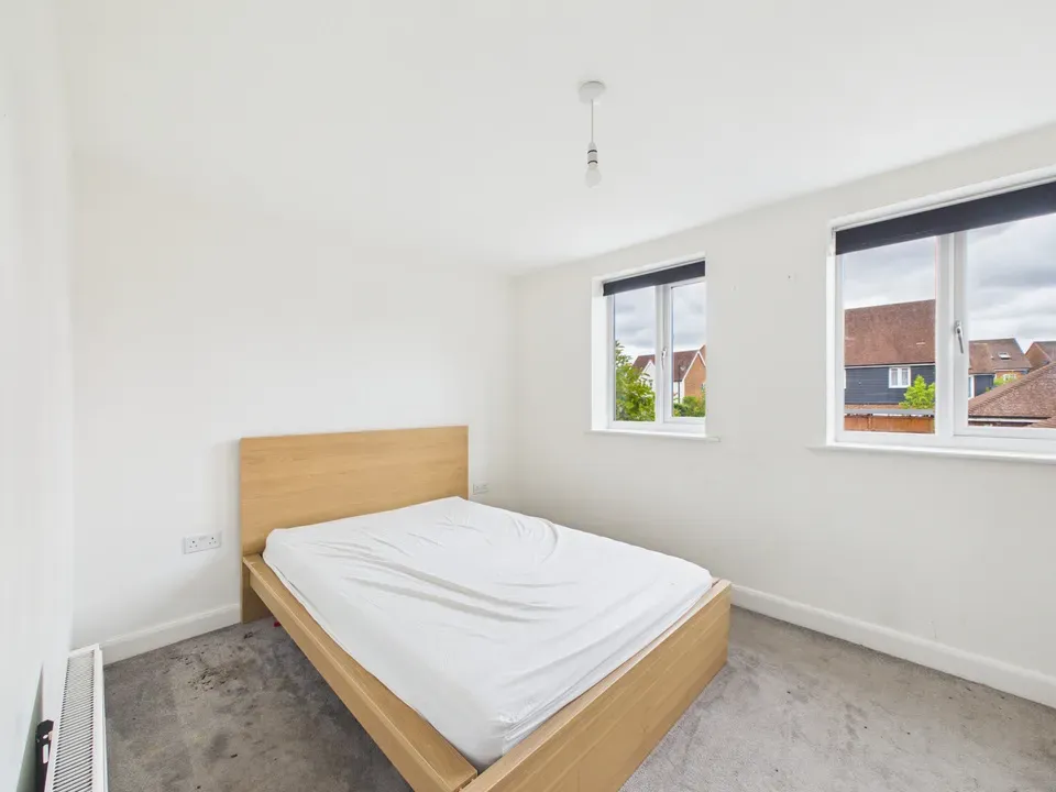 Staples Close, Broadbridge Heath, photo 5
