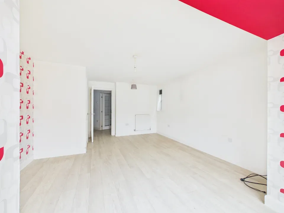 Staples Close, Broadbridge Heath, photo 4