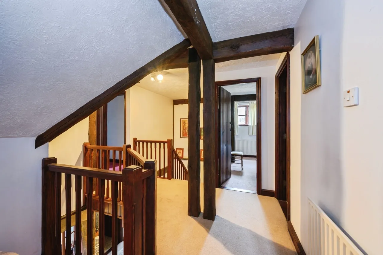 Sycamore Close, Fetcham, KT22, photo 11