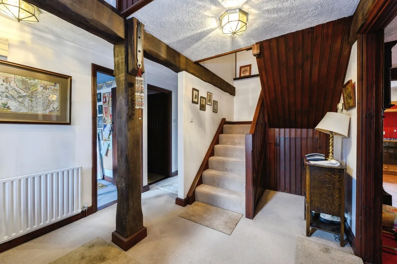 Sycamore Close, Fetcham, KT22, photo 9
