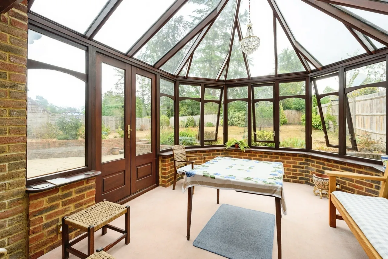 Sycamore Close, Fetcham, KT22, photo 3