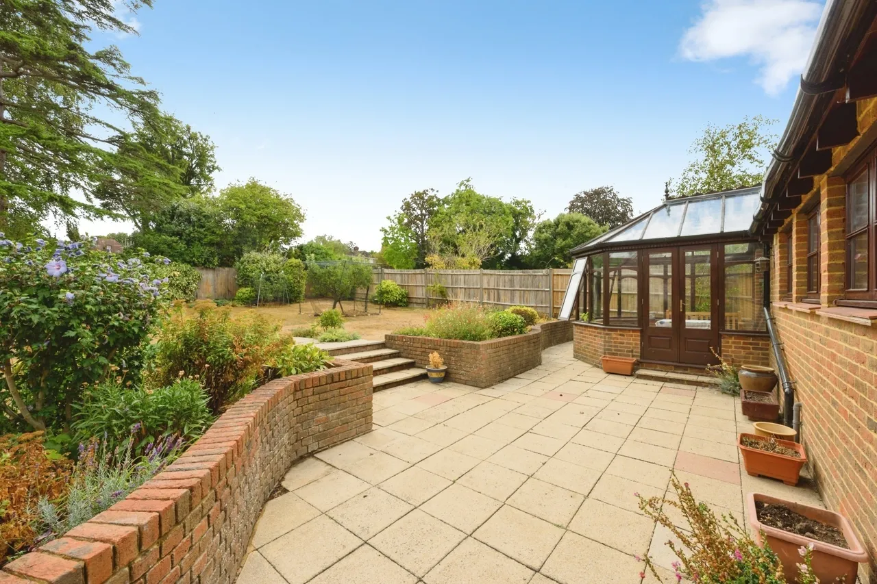 Sycamore Close, Fetcham, KT22, photo 6