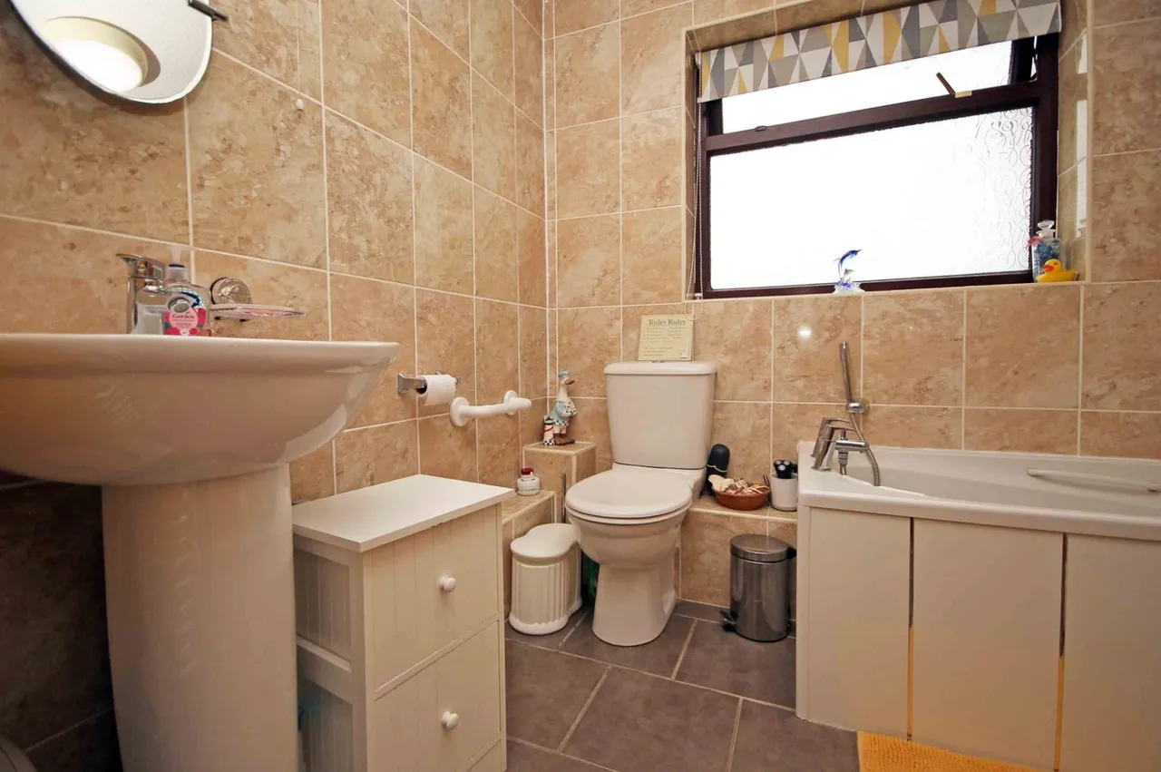 Swn Yr Engan, Gaerwen, LL60, photo 17