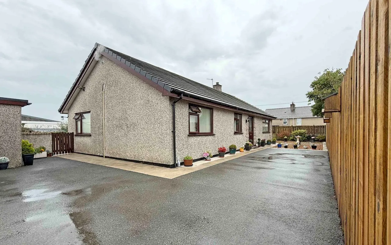3 bed house for sale, Swn Yr Engan, Gaerwen, LL60