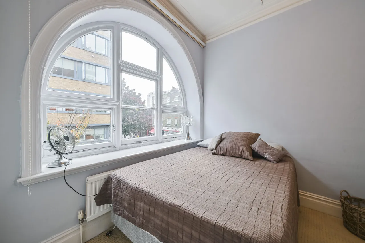 Flat 5, Bernard Mansions, Bernard Street, London, photo 2