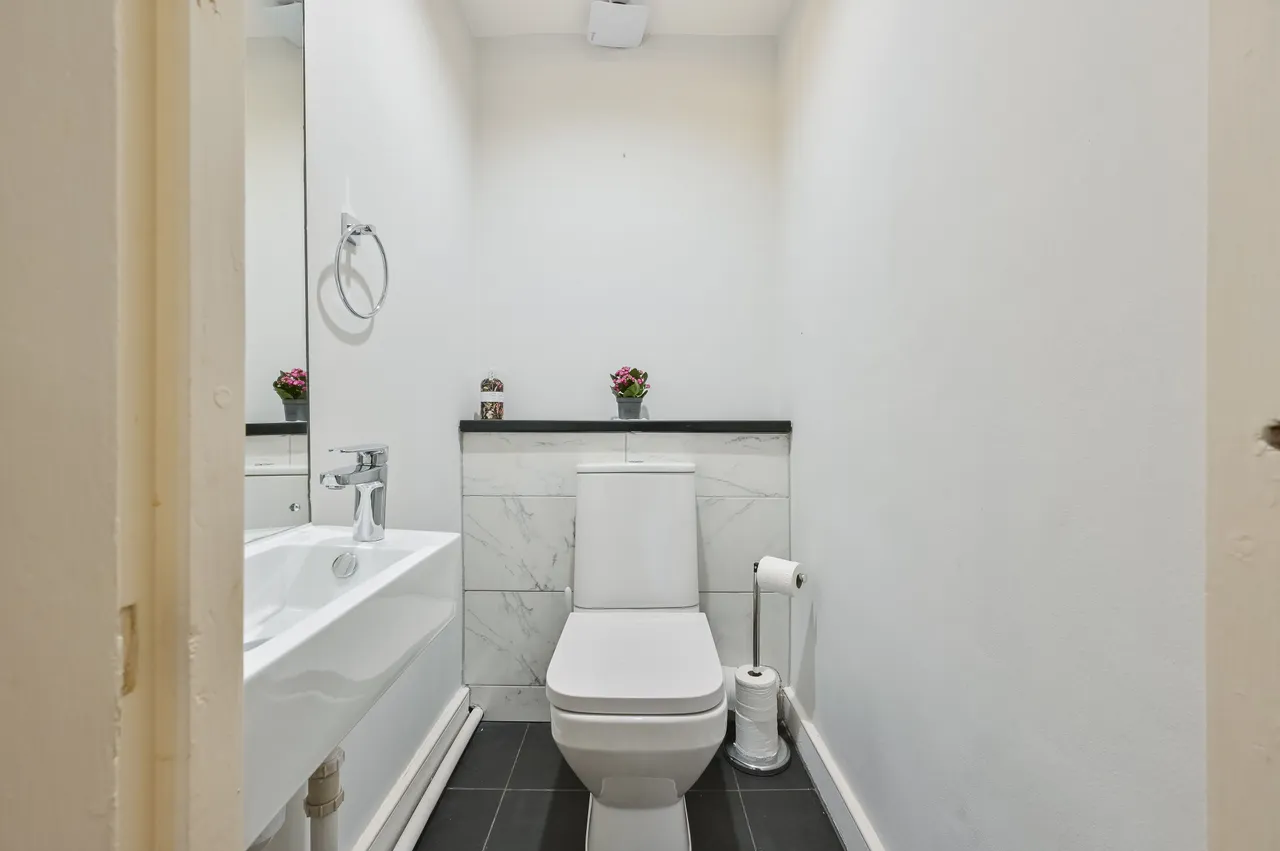 Flat 5, Bernard Mansions, Bernard Street, London, photo 9