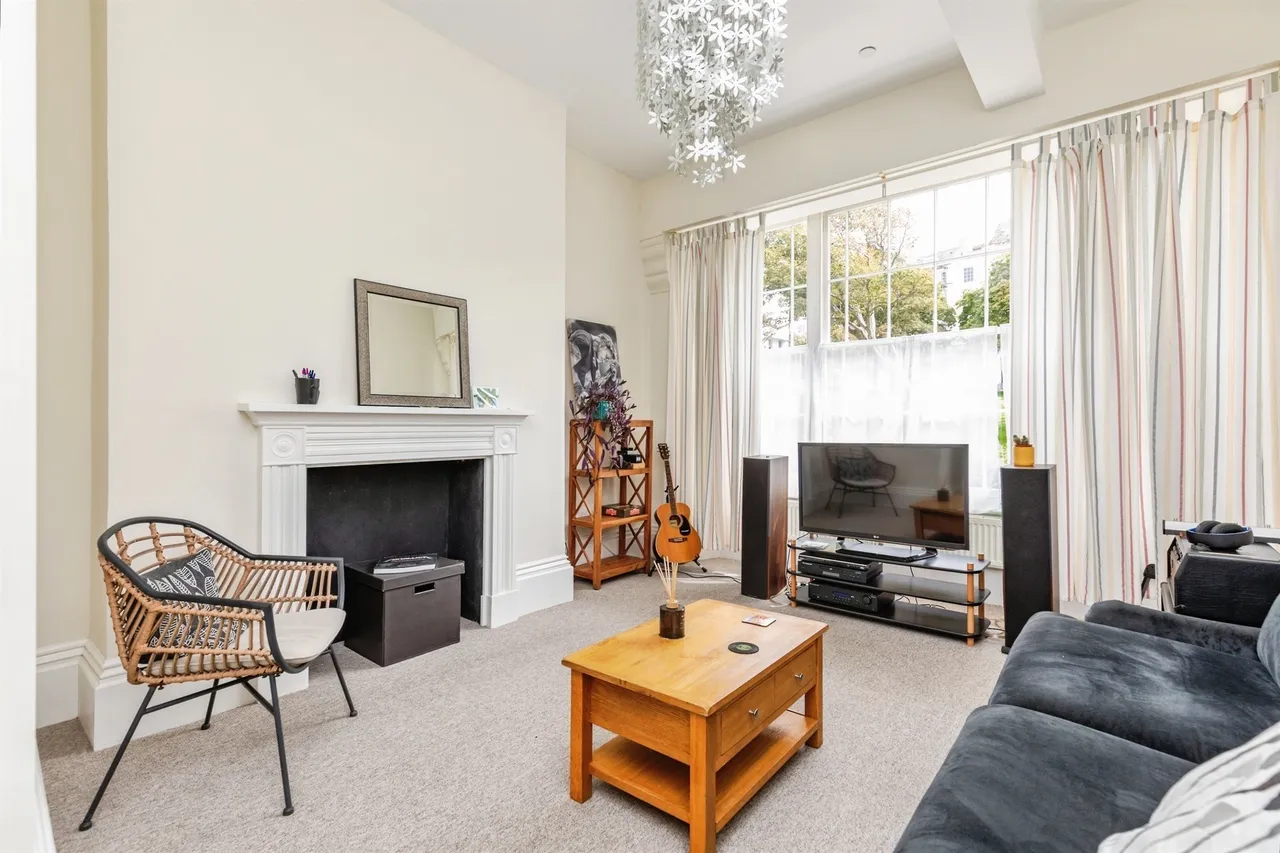 Wellington Square, Hastings, TN34, photo 2