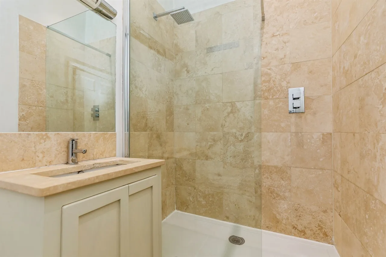 Wellington Square, Hastings, TN34, photo 10