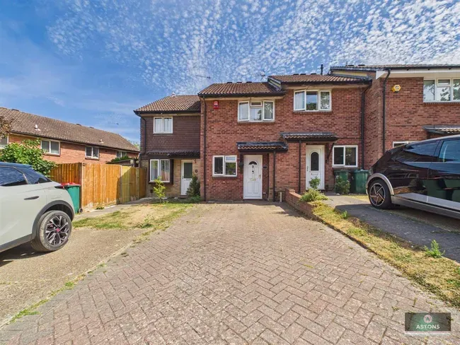 2 bed house for sale — Birkdale Drive, Ifield West