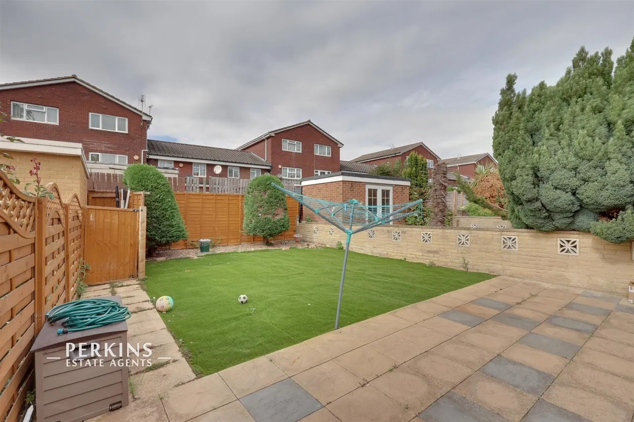 Ramsey Close, Greenford, UB6, photo 6