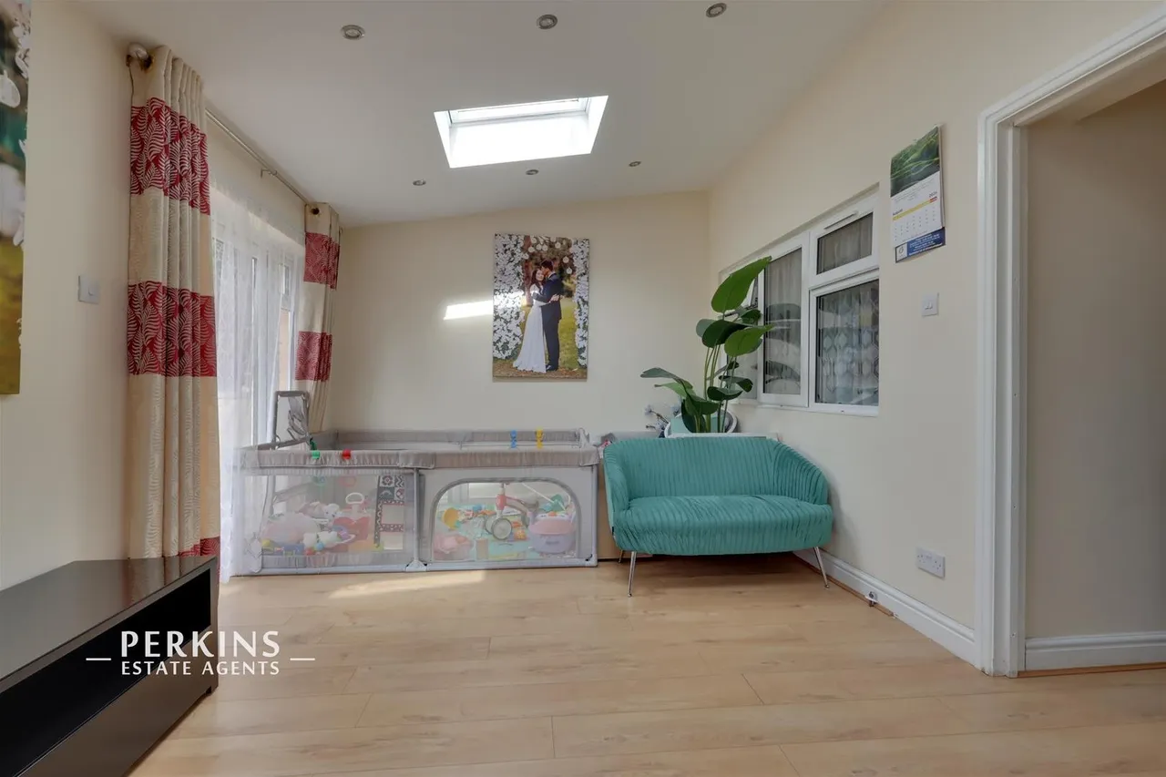 Ramsey Close, Greenford, UB6, photo 5