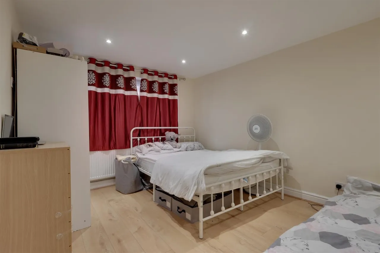 Ramsey Close, Greenford, UB6, photo 2