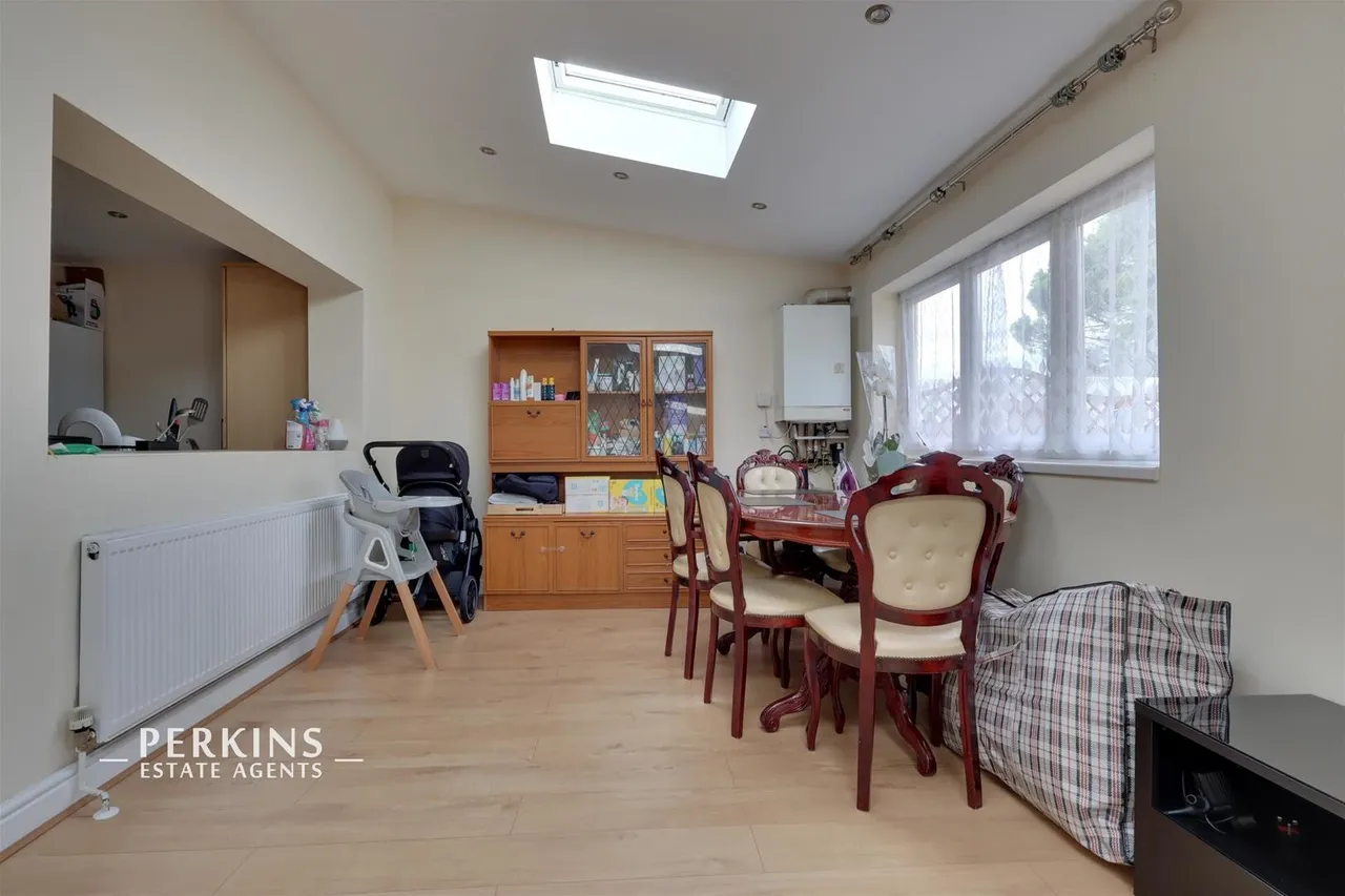 Ramsey Close, Greenford, UB6, photo 4