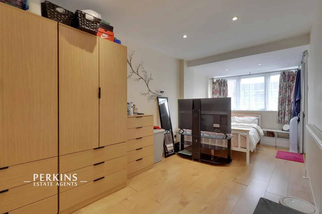 Ramsey Close, Greenford, UB6, photo 9