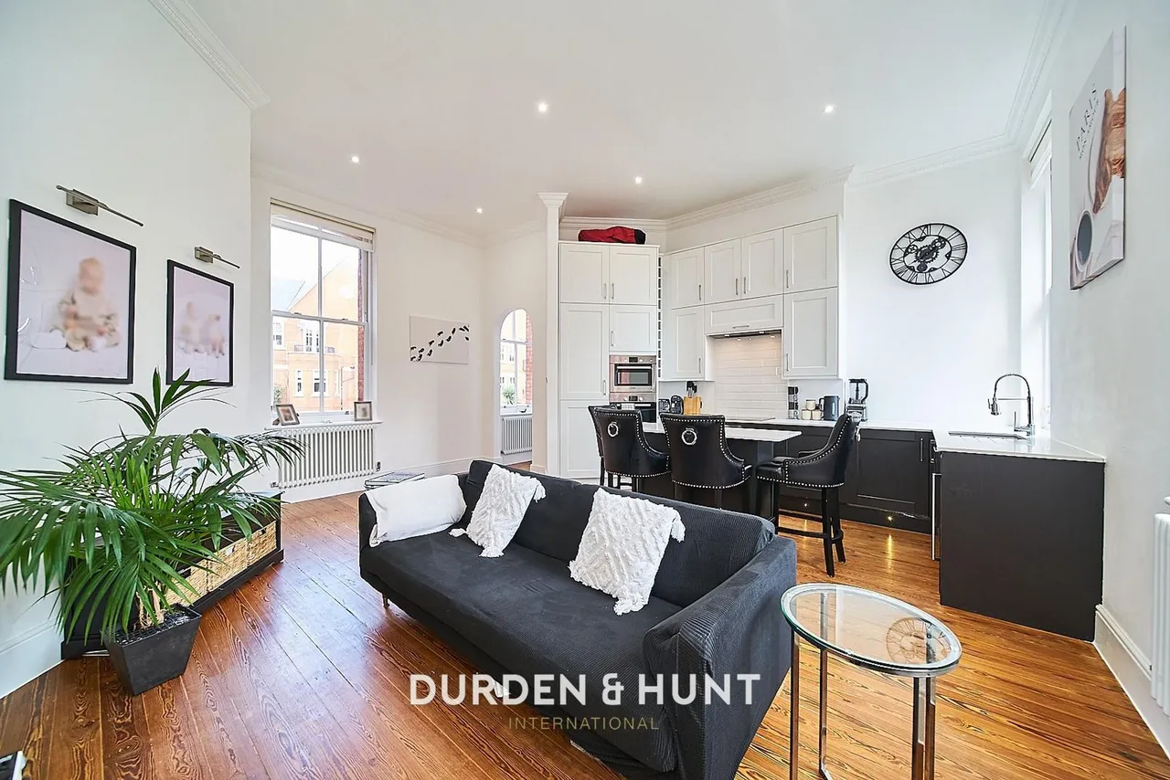 Brandesbury Square, Woodford Green, IG8, photo 4