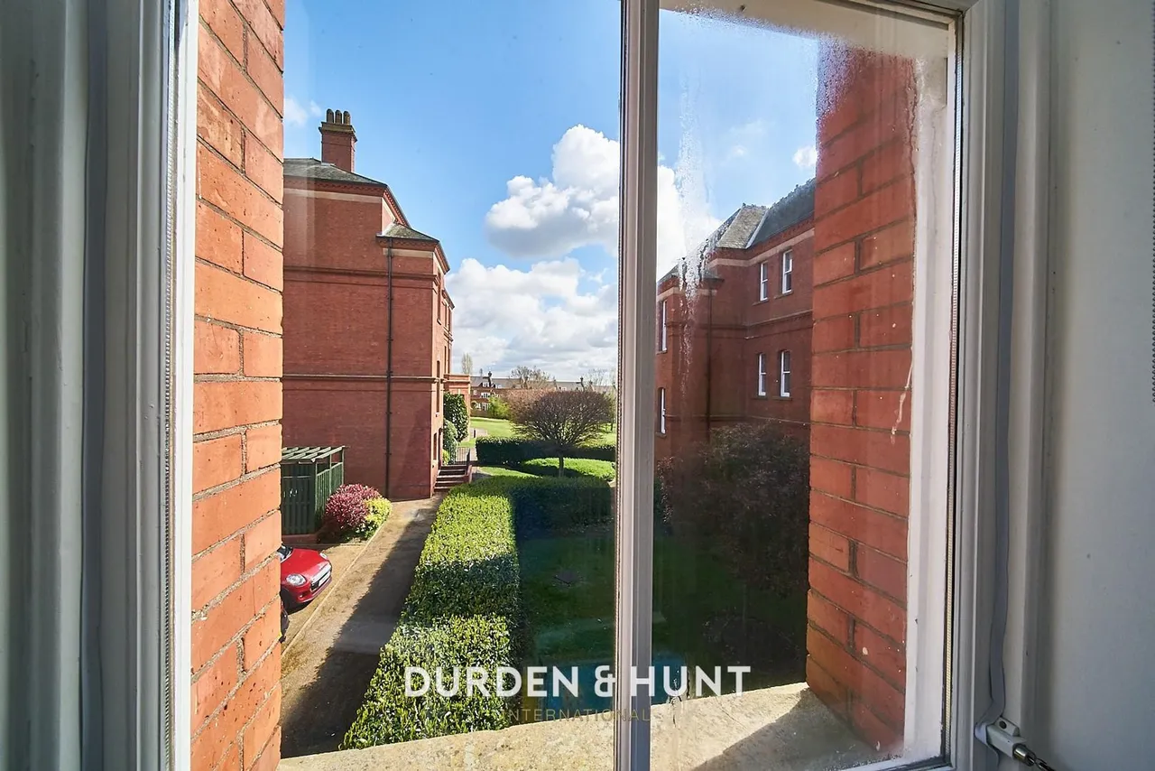Brandesbury Square, Woodford Green, IG8, photo 14