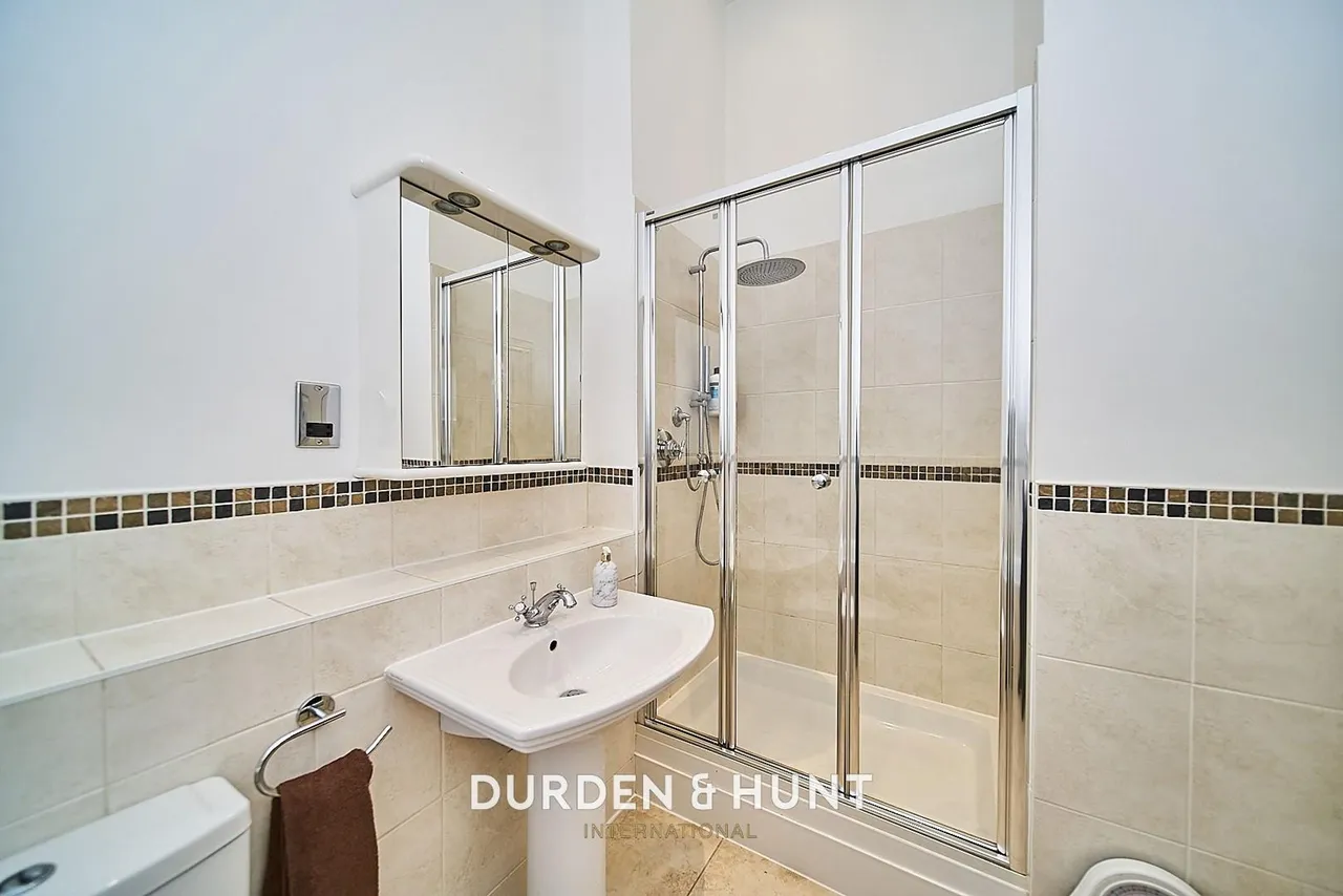 Brandesbury Square, Woodford Green, IG8, photo 11