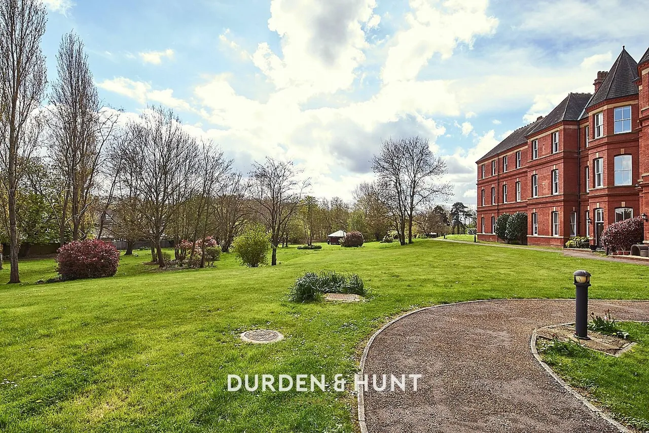 Brandesbury Square, Woodford Green, IG8, photo 18