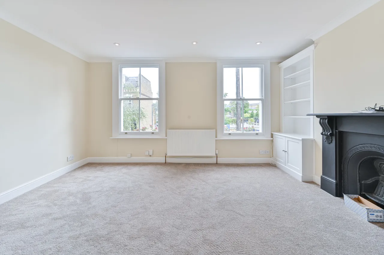 14b Dalyell Road, London, photo 2