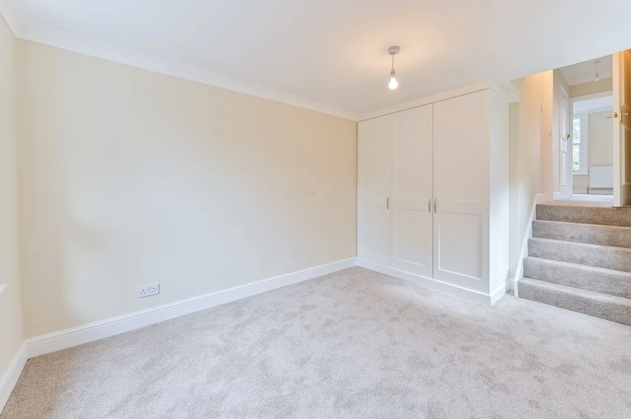 14b Dalyell Road, London, photo 9