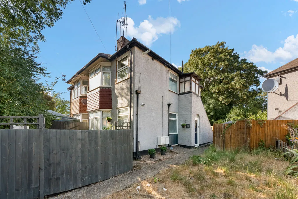 2 bed flat for sale — Oldfield Lane North, Greenford