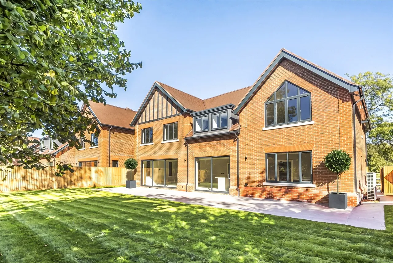 Mill Lane, HP8, photo 22