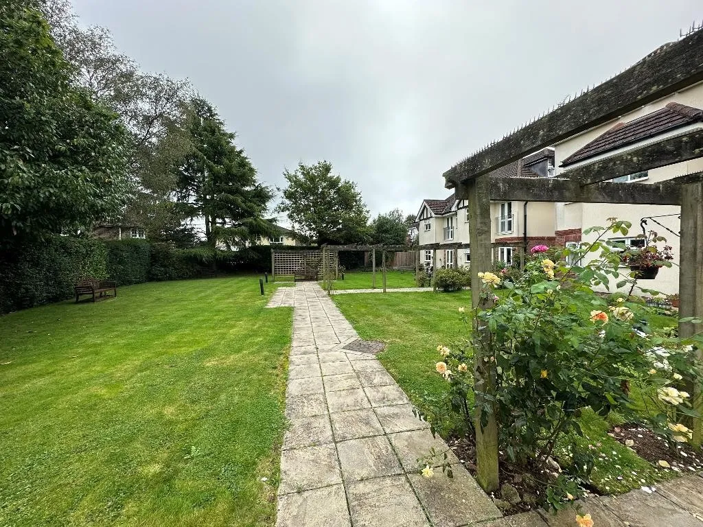 Limpsfield Road, Warlingham, photo 11