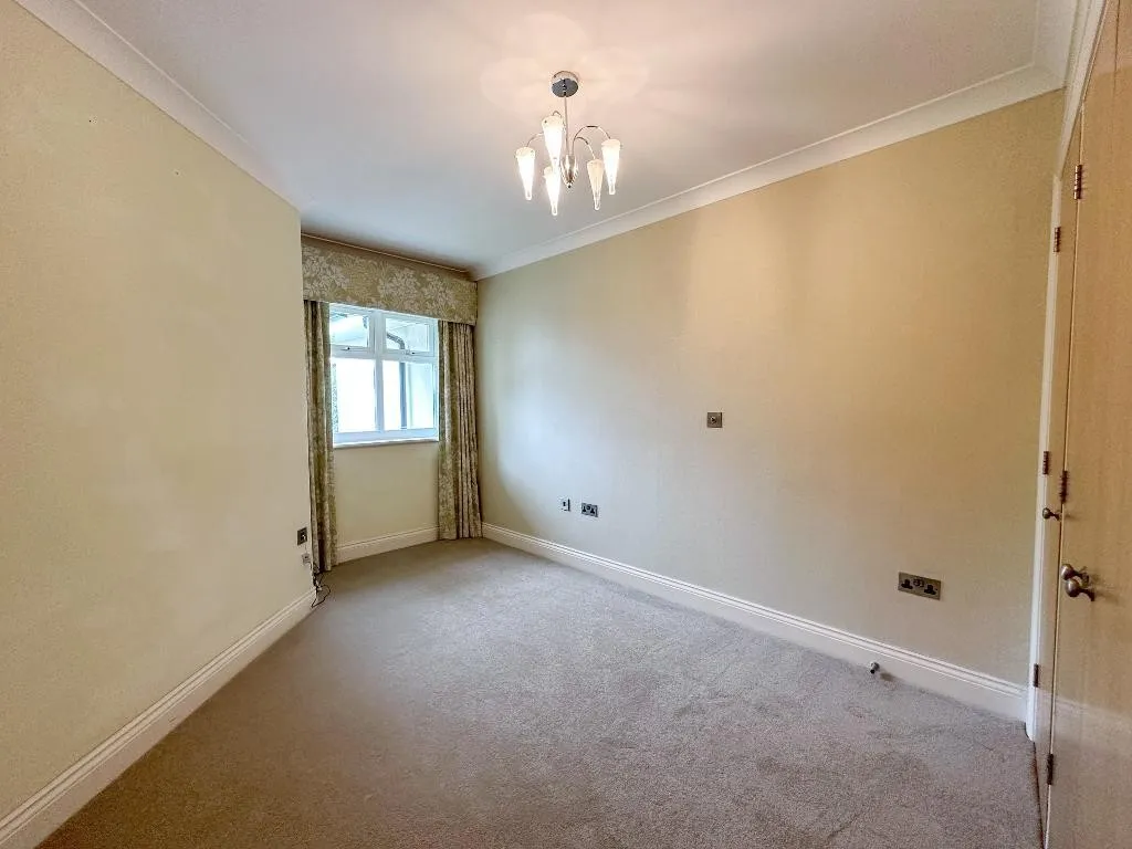 Limpsfield Road, Warlingham, photo 8