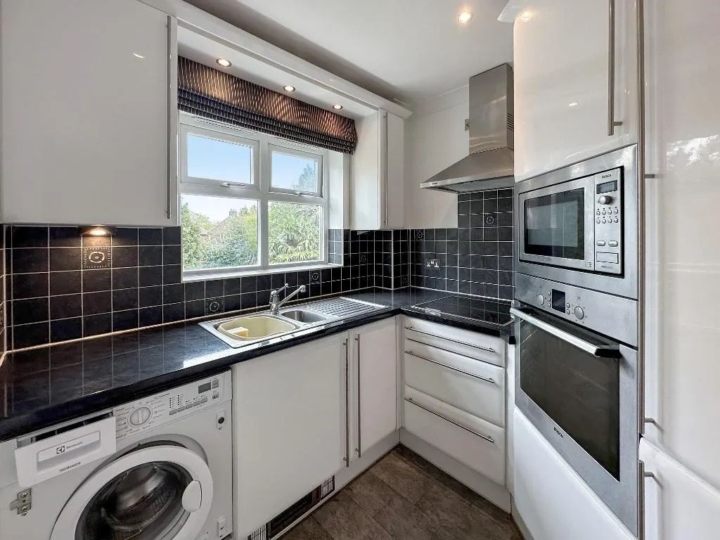 Limpsfield Road, Warlingham, photo 6
